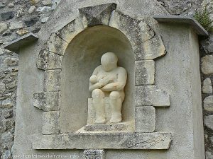La Statue de la Vierge à l'Enfant