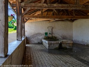 Fontaine à l'intérieure du Lavoir