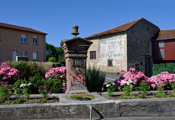 La Fontaine rue Principale