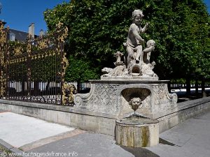 La Fontaine des Chérubins au Chien
