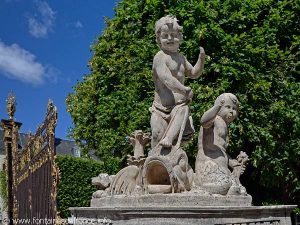 La Fontaine des Chérubins au Chien