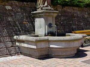 La Fontaine St-Jean Népomucène