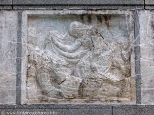 Bas-relief du Monument aux Morts
