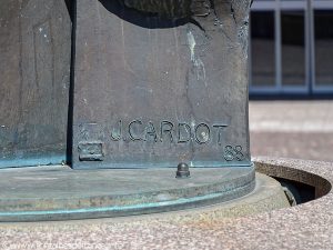 Fontaine "La Main de Cardot"