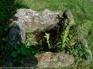 Auge jouxtant la Fontaine de la Chapelle Ste-Barbe