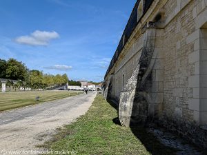 Contrefort du mur de la Corderie Royale