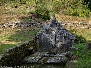 La Fontaine N-D de Locmaria