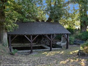 La Fontaine Christ et le lavoir