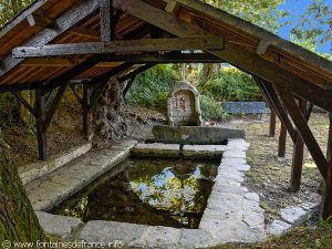 La Fontaine Christ et le lavoir