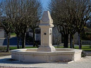 La Fontaine Place de l'Eglise