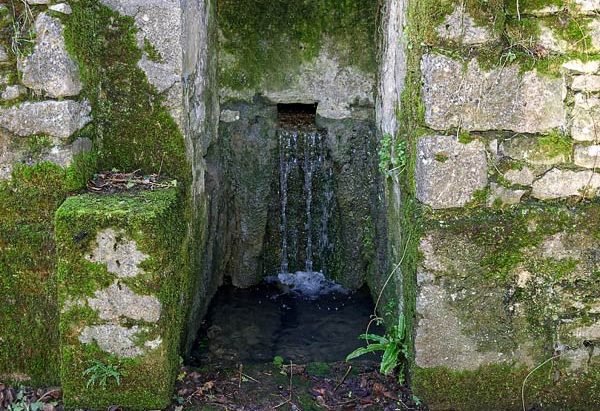 La Fontaine et le Lavoir de Lugné
