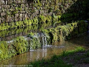 Lavoir et Fontaine de Lugné
