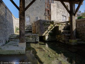 La Fontaine et le Lavoir de Puybardon