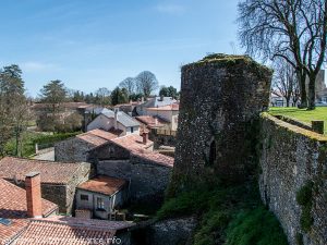 Vestige d'une tour d'enceinte