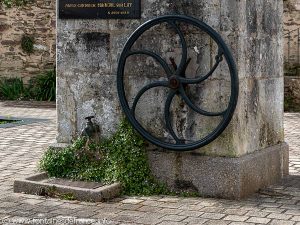 La Fontaine Place Vivier au Court