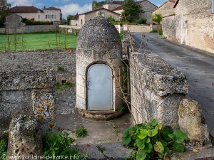 La Fontaine de Montignac et son lavoir