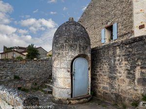 La Fontaine de Montignac et son lavoir