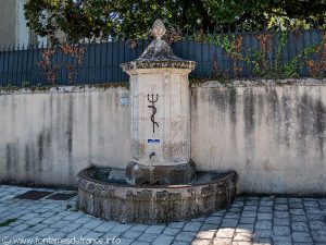 La Fontaine Place Mérillon