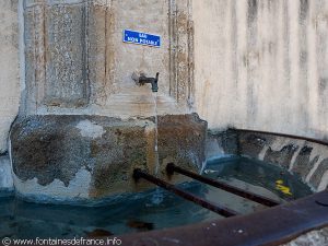 La Fontaine Place Mérillon