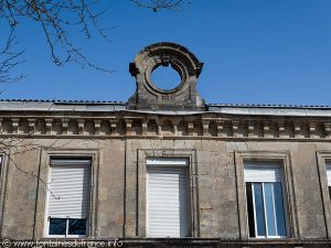 Façade de l'ancienne mairie de Béliet