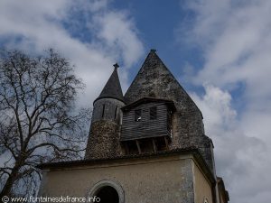 La tour, le clocher mur et balcon à jambettes