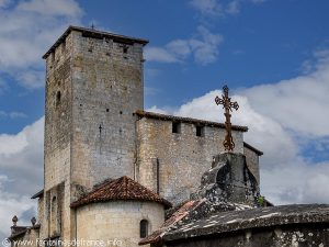 Eglise St-Pierre à partir de la Fontaine
