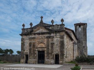 Façade du porche de l'église St-Pierre