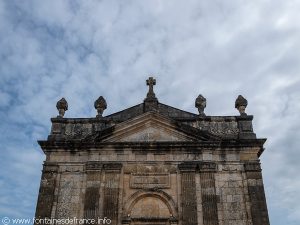 Fronton de l'église St-Pierre