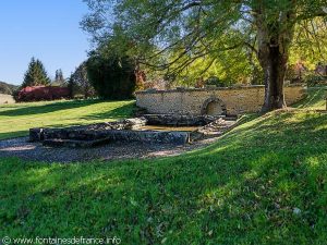 La Fontaine St-Cirq et son Lavoir