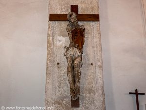 Statue du Christ en Croix