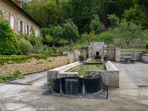 La Fontaine rue des Cazards