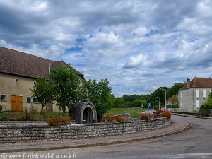 La Fontaine rue du Vieux Chêne