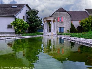 Le puisoir et l'abreuvoir de la Grande Fontaine