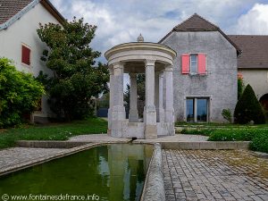 Le puisoir et l'abreuvoir de la Grande Fontaine