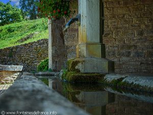 La Fontaine et Lavoir rue du Château