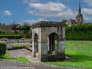 Fontaine Lavoir à Pavillon