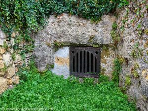 La Fontaine de l'église St-Martin de Tayac