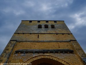 Clocher fortifié de L'église St-Martin de Tayac