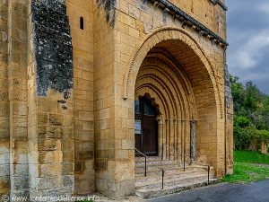Portail de l'église St-Martin de Tayac