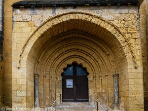 Portail de l'église St-Martin de Tayac
