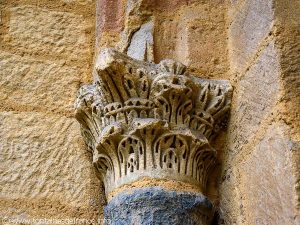 Chapiteau de l'une des colonnes