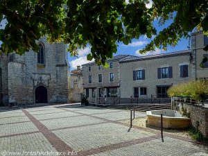 La Fontaine Place des Epoux Laurent