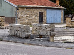 La Fontaine et le Lavoir à Impluvium
