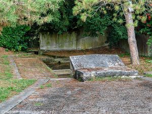La Fontaine aux loups et le lavoir