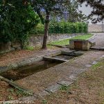La Fontaine aux loups et le lavoir