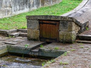 La Fontaine aux loups et le lavoir