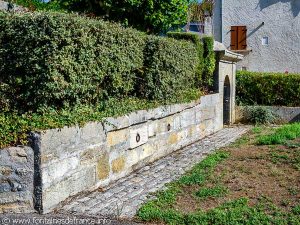 La Fontaine rue Gustave Courtois