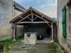 La Fontaine et le Lavoir du Bourg
