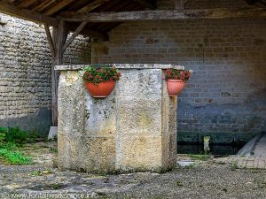 La Fontaine et le Lavoir du Bourg