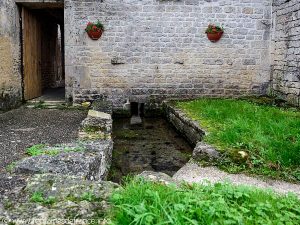 La Fontaine et le Lavoir du Bourg